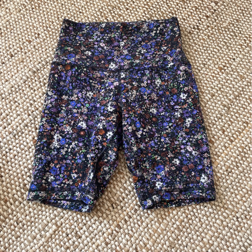 LULULEMON Size 4 Biker shorts, Floral